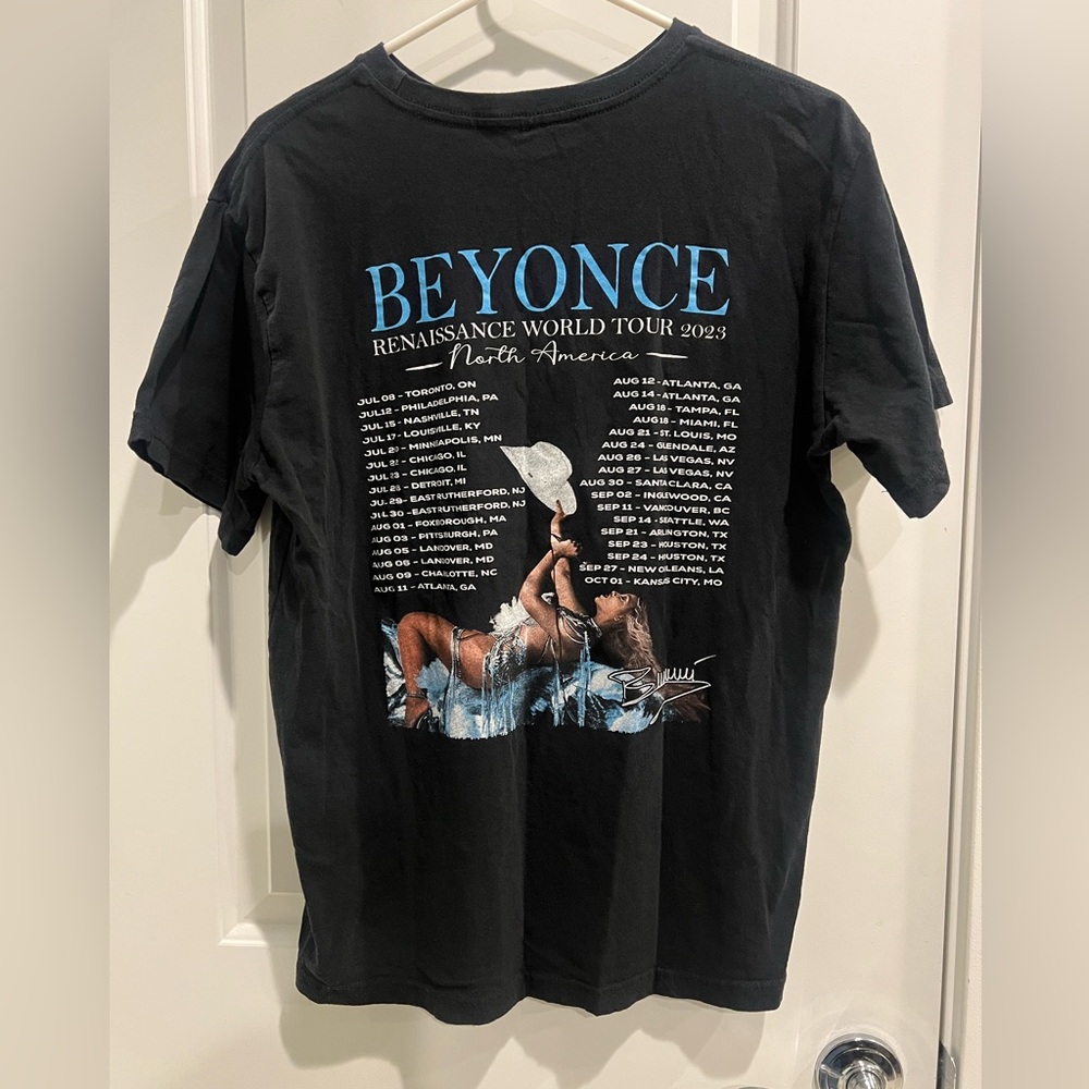 Beyonce Black Concert Graphic T-Shirt - Picture 2 of 2